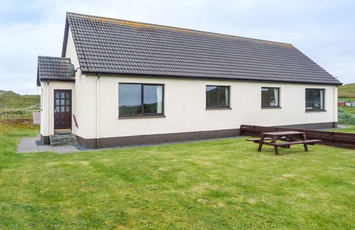Drumchork House | 1 BAYVIEW BUNGALOW, character holiday cottage in Poolewe