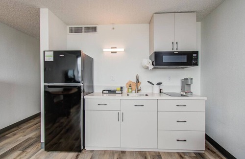 Greenway Plaza-Upper Kirby Apartment | 1 Bd Studio Apt|Pool|Gym|Game Room|City Views