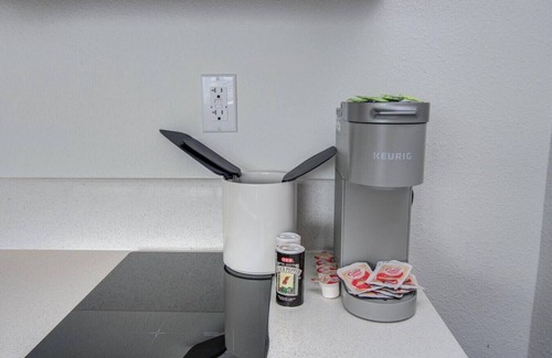 Greenway Plaza-Upper Kirby Apartment | 1 Bd Studio Apt|Pool|Gym|Game Room|City Views