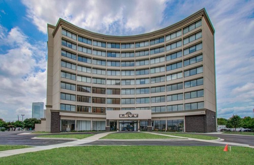 Greenway Plaza-Upper Kirby Apartment | 1 Bd Studio Apt|Pool|Gym|Game Room|City Views