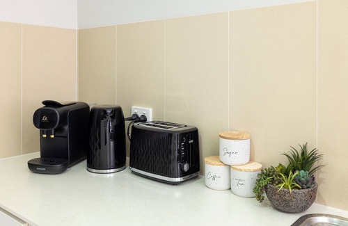 Rocklea Apartment | 1 Bdr Apt! Private Balcony! Garage Parking! 118D1