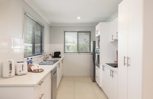 Rocklea Apartment | 1 Bdr Apt! Private Balcony! Garage Parking! 121D1