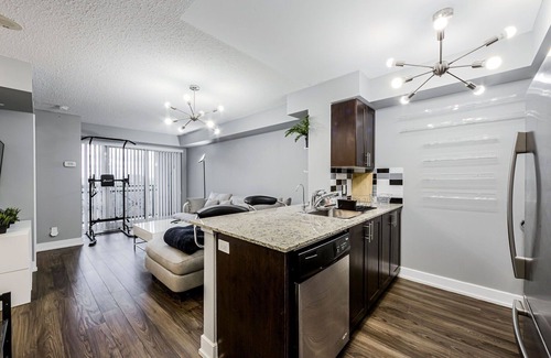 Etobicoke Apartment | 1 BDRM w pool. Perfect location. Free parking