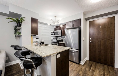 Etobicoke Apartment | 1 BDRM w pool. Perfect location. Free parking