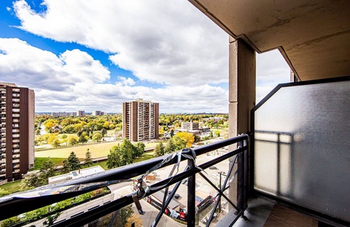 Etobicoke Apartment | 1 BDRM w pool. Perfect location. Free parking