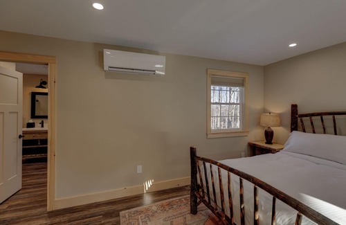 Sunapee Hotel | 1 Bed/2 Bath Suite #6 at The Lodge | Minutes from Sunapee Harbor & Mt. Sunapee