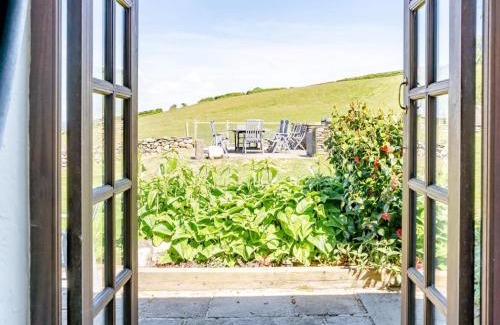 Llanrhidian Higher House | 1 bed property in Gower 77980