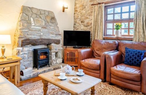 Llanrhidian Higher House | 1 bed property in Gower 77980