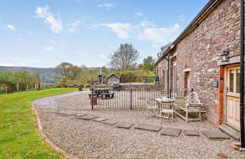 Crickhowell House | 1 bed property in Tretower Brecon Beacons BN126