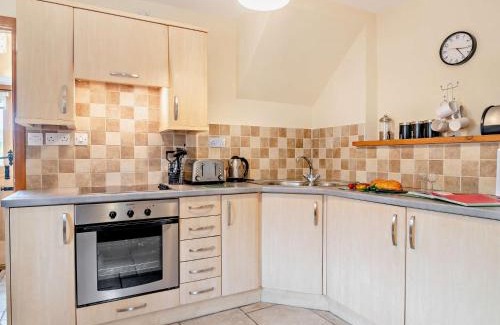Crickhowell House | 1 bed property in Tretower Brecon Beacons BN126