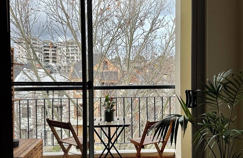 East Perth Apartment | 1-bed riverside Apartment - walking distance to Optus Stadium, parking and pool