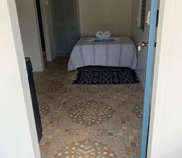 Orange Hill Apartment | 1 Bed Studio Apt - Parking Wifi Mountain Views