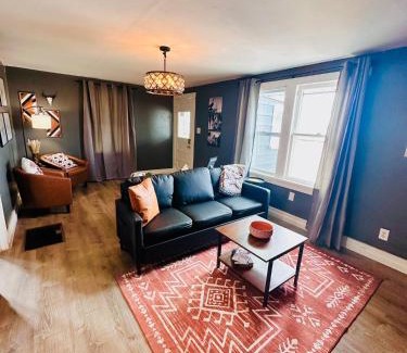 Russell House | 1 Bed1 Bath Condo Wkitchenlr-sleeps Up To 4pp