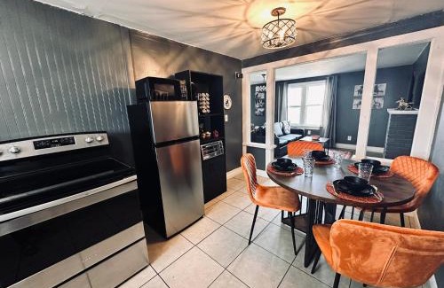Russell House | 1 Bed1 Bath Condo Wkitchenlr-sleeps Up To 4pp