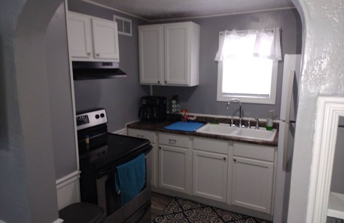 Terre Haute House | 1 bed1 bath house, less than 1mile to Union Hospital