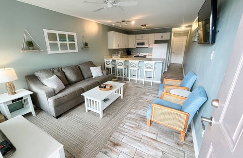 Caine Woods Condo | 1 Bedroom/1 Bath Hidden Gem - Walk to the Beach or Relax Poolside! Sleeps 6.