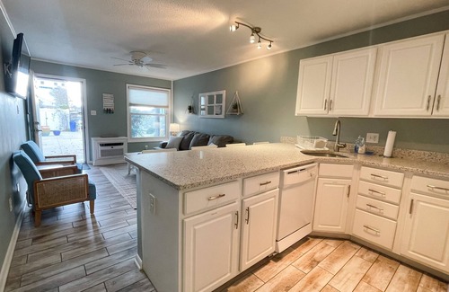 Caine Woods Condo | 1 Bedroom/1 Bath Hidden Gem - Walk to the Beach or Relax Poolside! Sleeps 6.