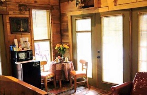 Jackson Cabin | 1 BEDROOM 1 BATH, TREE-CABIN BY A 20 ACRE PRIVATE LAKE