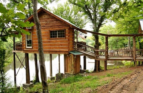 Jackson Cabin | 1 BEDROOM 1 BATH, TREE-CABIN BY A 20 ACRE PRIVATE LAKE