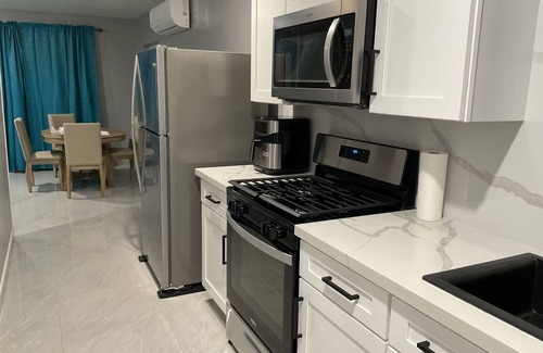 Rokers Point Apartment | 1 bedroom 1 bathroom beach house, beach right at your door stepsn