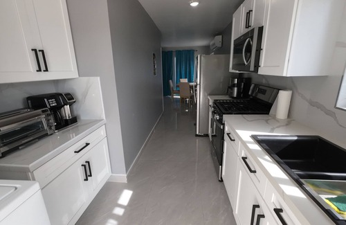 Rokers Point Apartment | 1 bedroom 1 bathroom beach house, beach right at your door stepsn