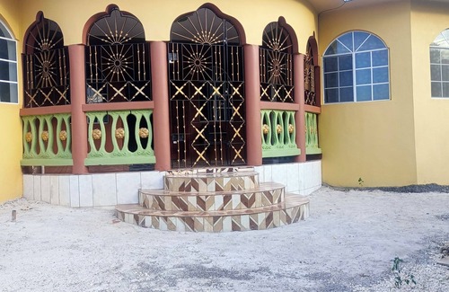 Negril House | 1 Bedroom 1 Bathroom in Negril 7 mins drive to Negril's famous Seven Mile Beach.