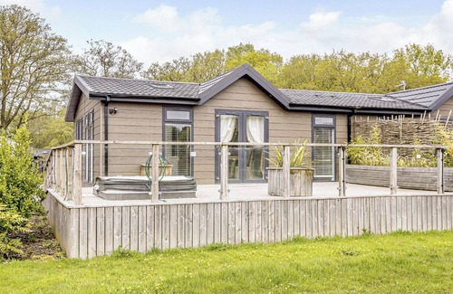 Congleton Ski Chalet | 1 bedroom accommodation in Eaton, Congleton