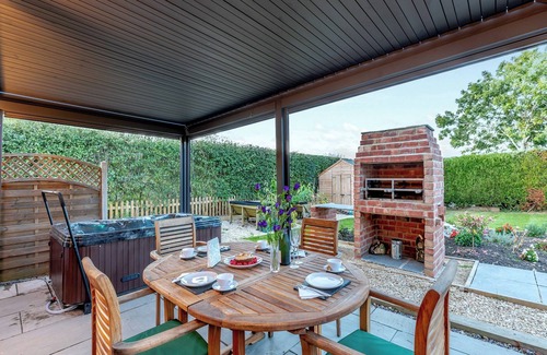 Northway Cottage | 1 bedroom accommodation in Coombe Hill, near Tewkesbury