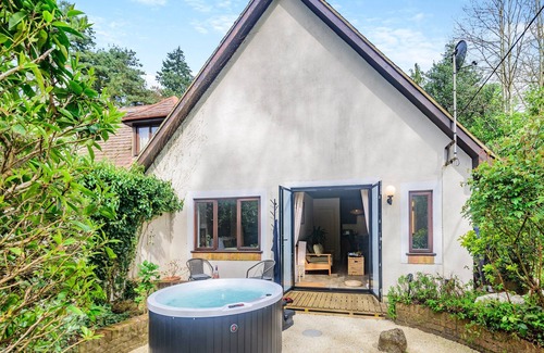Churt Cottage | 1 bedroom accommodation in Churt, near Farnham