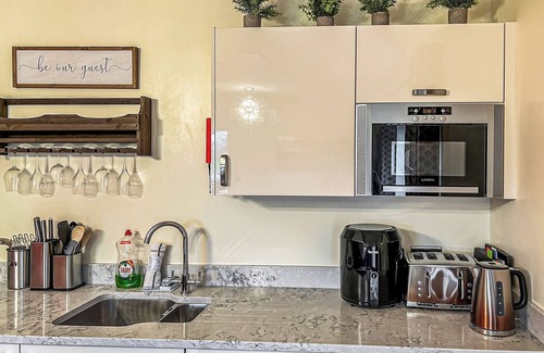 Flaxton Ski Chalet | 1 bedroom accommodation in Flaxton