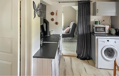 Blomstermala House | 1 Bedroom Amazing Home In Tålebo