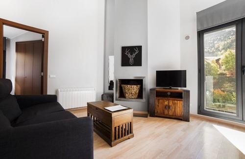 El Tarter Apartment | 1 Bedroom Apar. views. next to ski slopes. El Tarter.FLOC 43