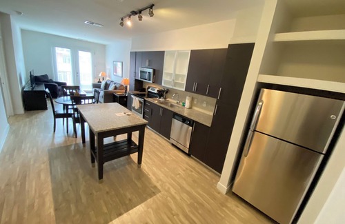 Radnor - Fort Myer Heights Apartment | 1-bedroom apartment in a prime location with parking included and mins. to DC