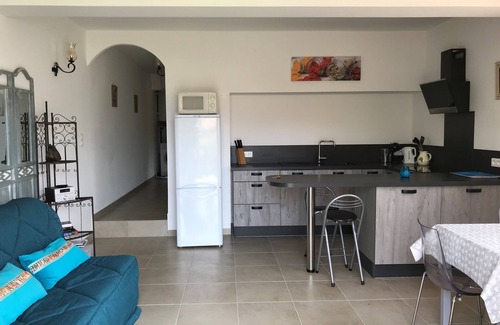 Propriano Apartment | 1 bedroom apartment in villa, quiet, sea view, near beaches and town center