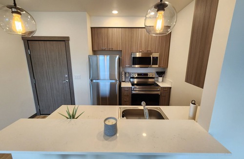 South Hill Apartment | 1-bedroom Apt. 303 w/free parking - New Building