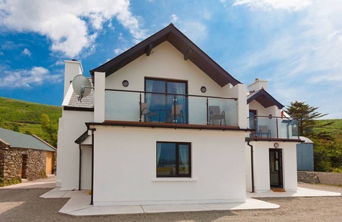 Caherdaniel Apartment | 1 bedroom Apt overlooking Waterville Lake