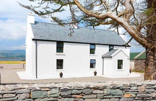Caherdaniel Apartment | 1 bedroom Apt overlooking Waterville Lake
