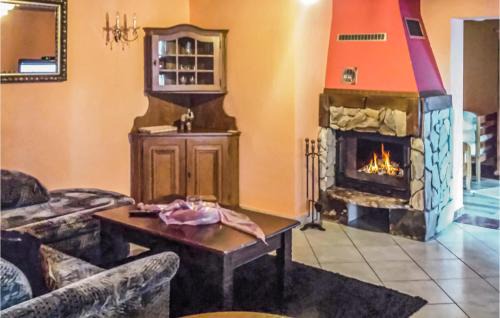 Objazda Apartment | 1 Bedroom Awesome Apartment In Retowo 4