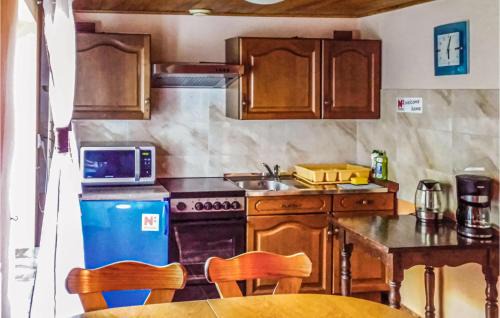 Objazda Apartment | 1 Bedroom Awesome Apartment In Retowo 4