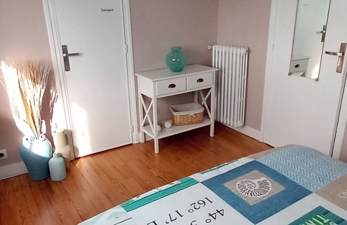 Calvaire Saint-Pierre Bed & Breakfast | 1 Bedroom Bed & breakfast in Caen