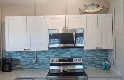 Madeira Beach Apartment | 1 Bedroom Block off the beach -4