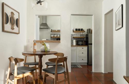 Montecito House | 1 Bedroom Casita - Casa Blanca