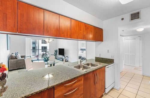 Brickell Condo | 1-Bedroom Condo with City and Bay Views in Brickell