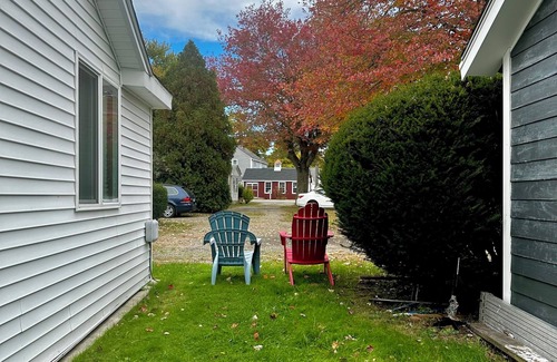 Clinton Cottage | 1-bedroom cottage with Grove Beach 🏖️ access.