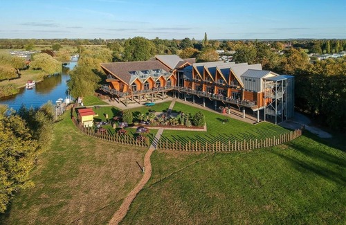 Tiddington Ski Chalet | 1 bedroom accommodation in Stratford-upon-Avon