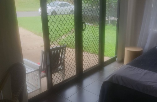 West Gladstone House | 1 Bedroom Granny flat, quiet location close to everything