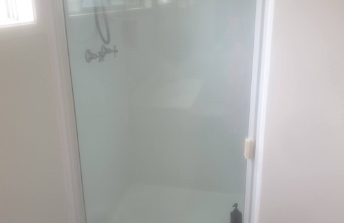 West Gladstone House | 1 Bedroom Granny flat, quiet location close to everything