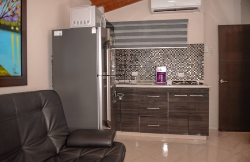 Zona Rosa Apartment | 1 Bedroom hot tub 3 blocks from Park Lleras AC