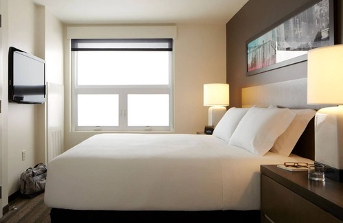 Belmont Hotel | 1 Bedroom King Suite at Hyatt House Belmont/Redwood Shores, Outdoor Pool