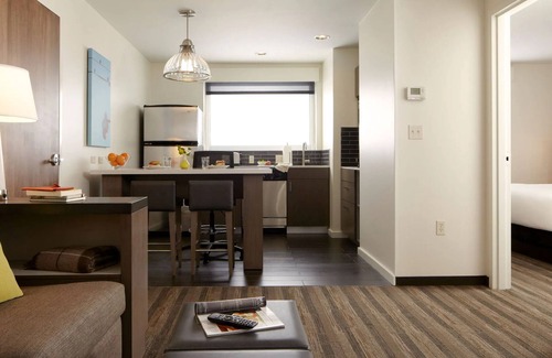 Belmont Hotel | 1 Bedroom King Suite at Hyatt House Belmont/Redwood Shores, Outdoor Pool
